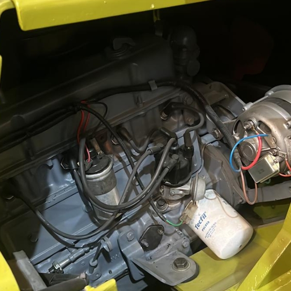 Empilhadeira Clark C300 ano 1990/1991 com eixo moderno, motor e câmbio revisados.