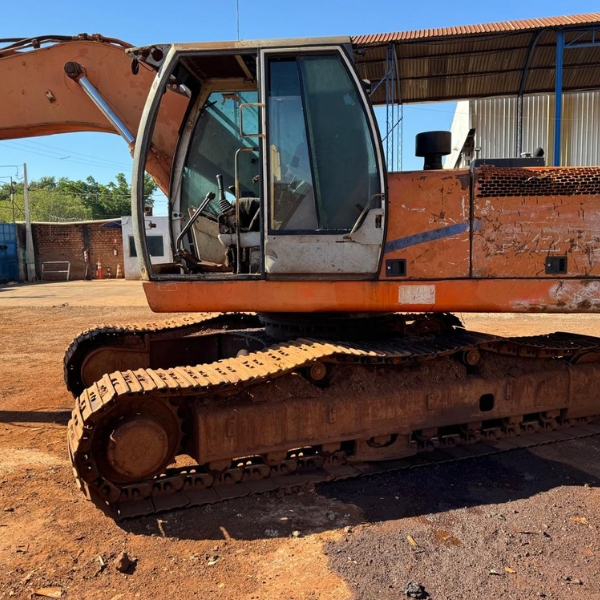 Escavadeira Fiatallis 2006 com garra sucateira, possui todas as 4 bombas hidráulicas e comando feitos.