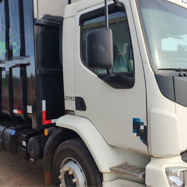 FH 460 ano 2014, 8x2 c/ suspensor, rodas de alumínio engate p/ Julieta, rollon Grimaldi 2021 e Cambio e diferencial revisado.Motor trocado Kit recente.