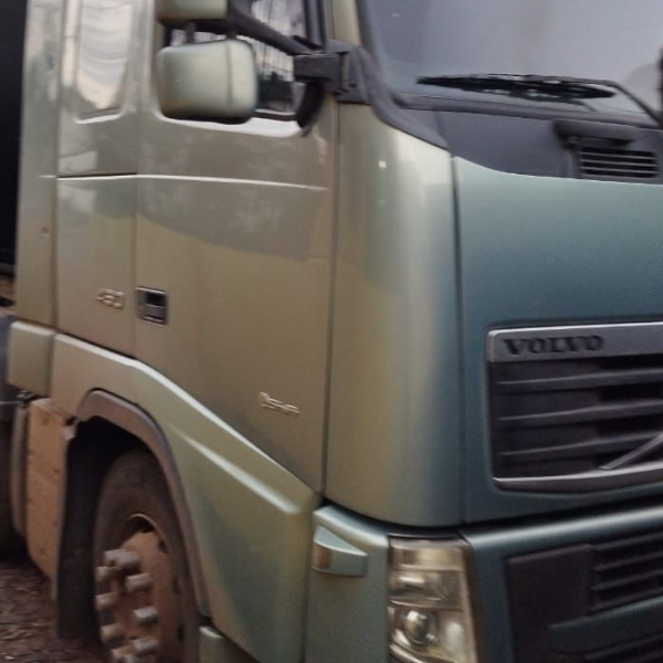 FH 460 ano 2014, 8x2 c/ suspensor, rodas de alumínio engate p/ Julieta, rollon Grimaldi 2021 e Cambio e diferencial revisado.Motor trocado Kit recente.