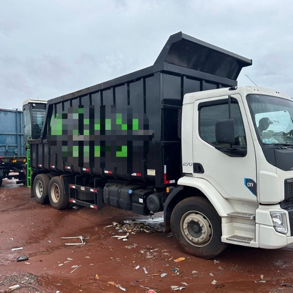 FH 460 ano 2014, 8x2 c/ suspensor, rodas de alumínio engate p/ Julieta, rollon Grimaldi 2021 e Cambio e diferencial revisado.Motor trocado Kit recente.