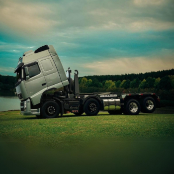 FH 460 ano 2014 com engate para Julieta.
