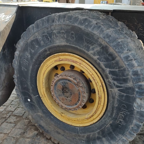 Escavadeira de rodas CAT M325DMH ano 2013, 20 mil horas, máquina toda operacional.