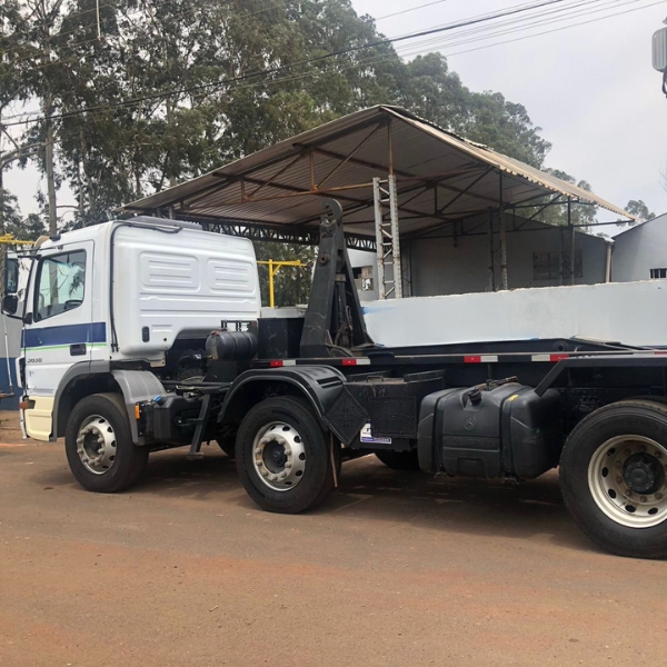 MB Atego 2429 ano 2014 com rollon Basco G25 conjunto impecável.