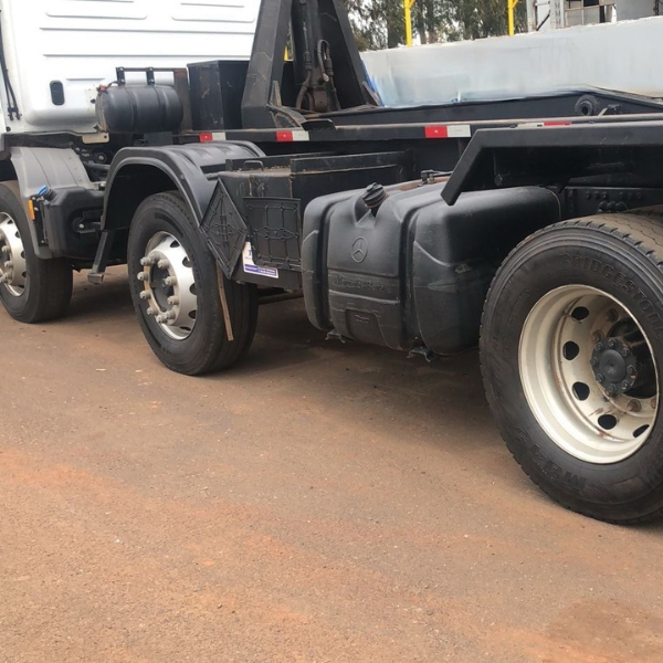 MB Atego 2429 ano 2014 com rollon Basco G25 conjunto impecável.